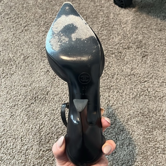 Chanel Shoe Size 37 Black Leather Pointed Toe Chain Detail Ankle Strap Pump - Picture 11 of 15